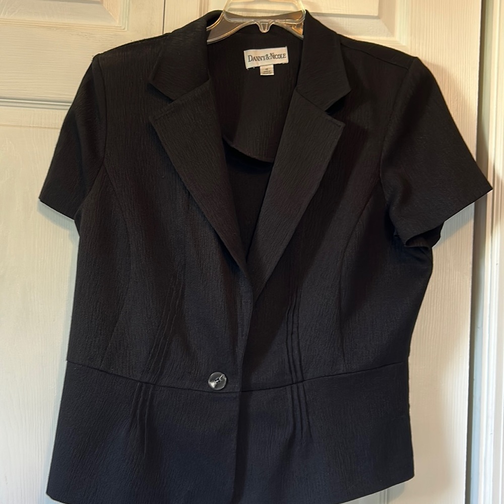 Short sleeve unlined casual jacket
